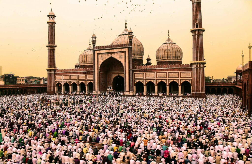 pexels-photo-2989625-2989625 A large crowd gathers for prayer at the iconic Jama Masjid during Ramadan.